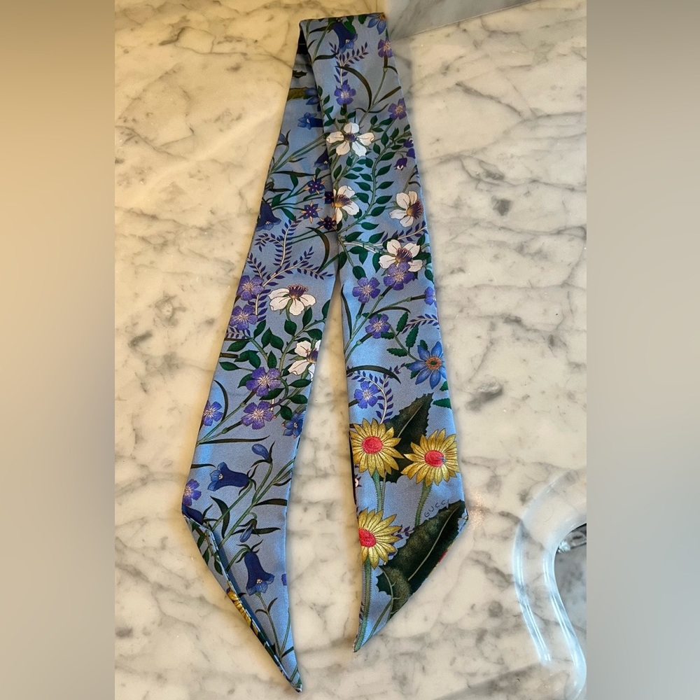 Authentic Gucci Silk Twilly